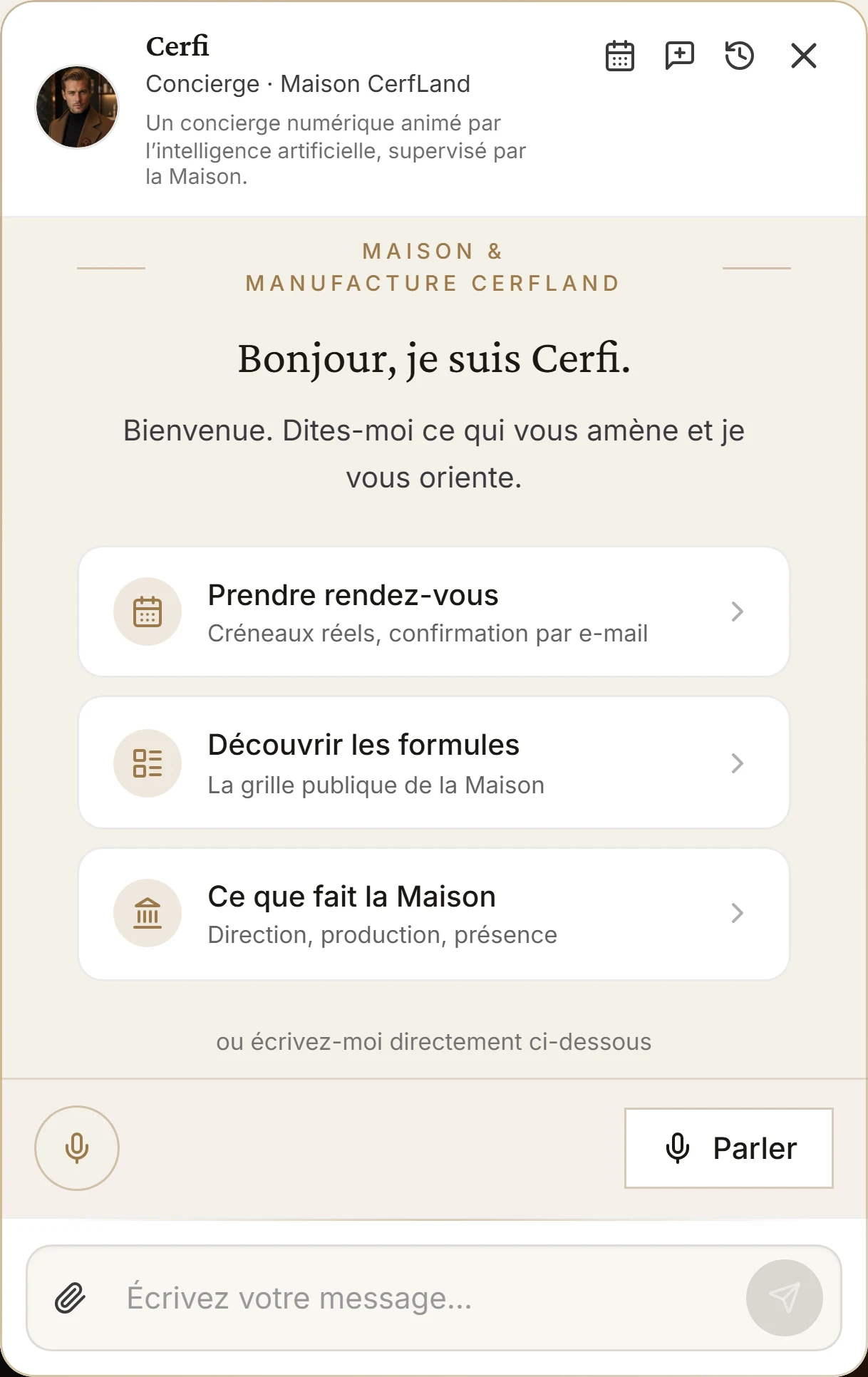 La conversation d’accueil ouverte sur un téléphone : le portrait incarné, la bienvenue et les trois portes d’entrée.